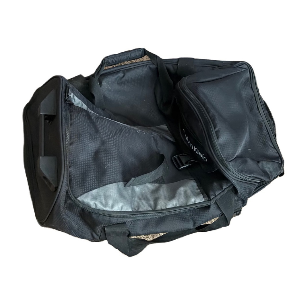 Calvin Klein Roller Duffle Bag Suit Case Black Large Expanding Handle Travel
